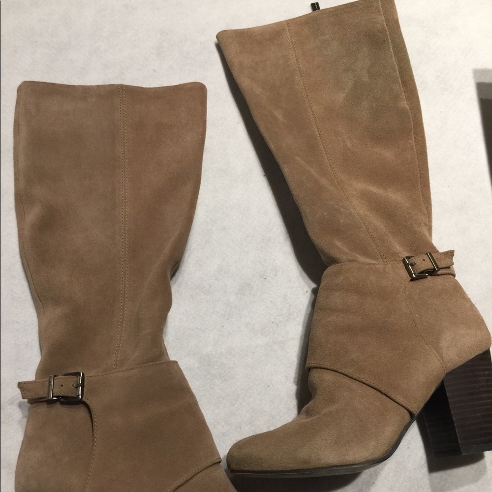 BCBG TAUPE SUEDE BOOTS